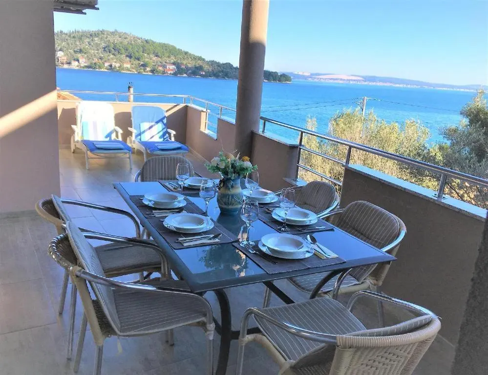 Cosy Apartment On The Beach - Kali 0*,  Croazia
