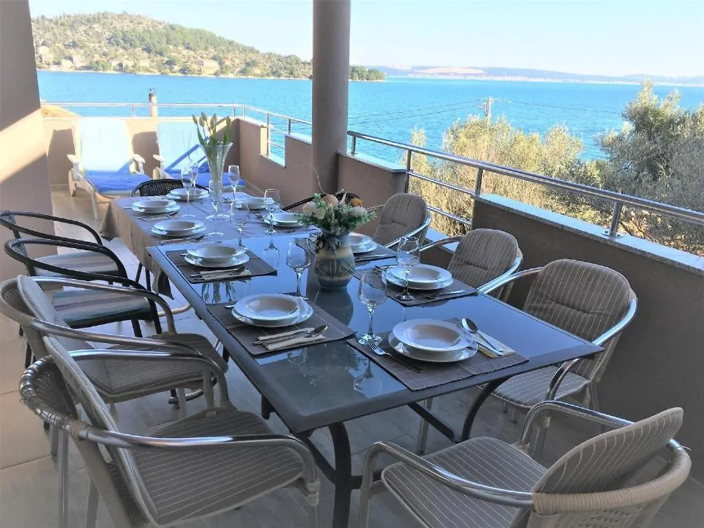 Cosy Apartment On The Beach - Kali